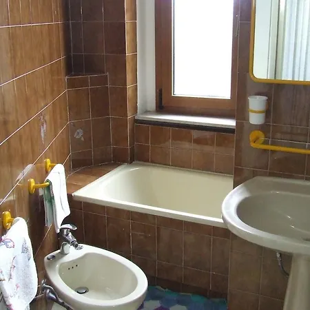 לינה וארוחת בוקר Chiara 3*